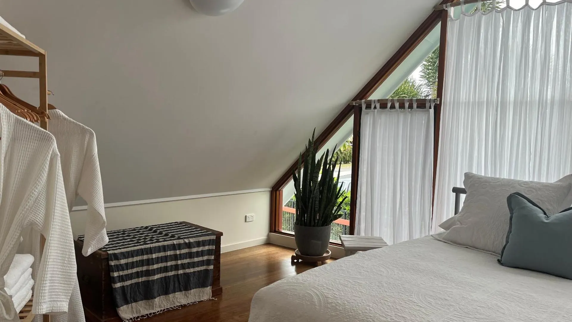 The Cowrie Shell, Hydeaway Bay Bed & Breakfast Hideaway Bay