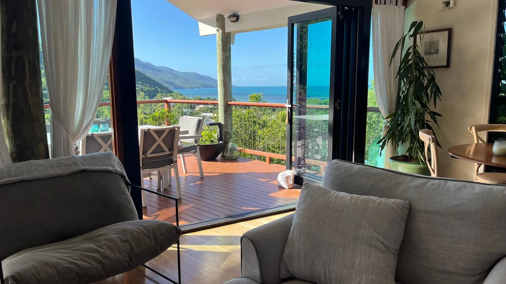 The Cowrie Shell, Hydeaway Bay Bed & Breakfast Hideaway Bay